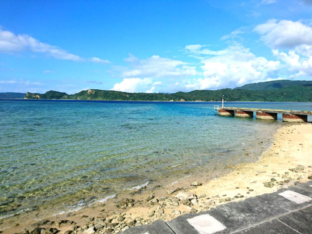 桟橋のある浜辺